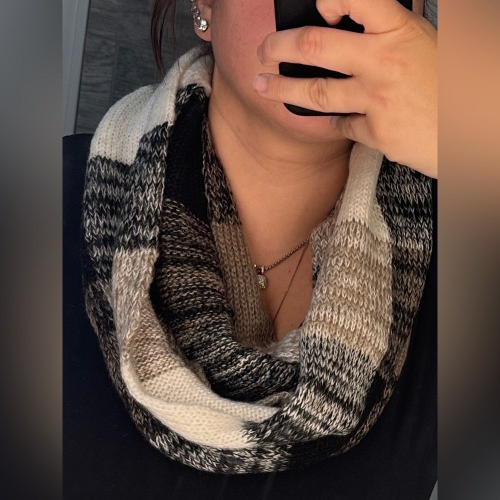 14th & Union Cozy Black Gray and White Knit Infinity Scarf